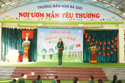 Hoạt động trải nghiệm “Bé tập làm chiến sĩ” năm học 2025-2026